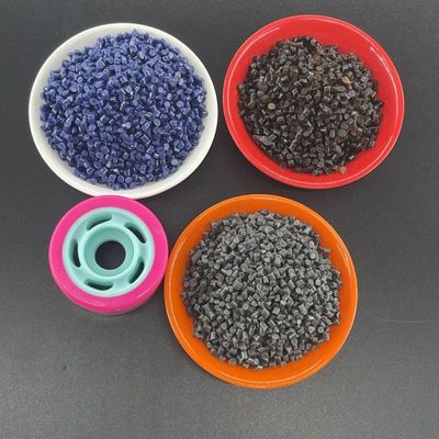 Kundenspezifische Farbabstimmung TPU für spritzgegossene, längliche Schuhsohlen und Handyhüllen