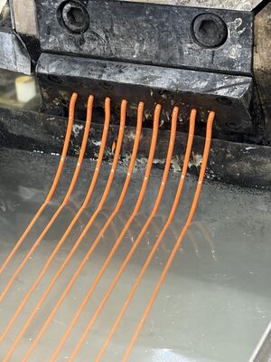 Orange farblich abgestimmtes TPU, farbstabiles, prozessfreundliches thermoplastisches Polyurethan für Sportartikel, Handyhüllen